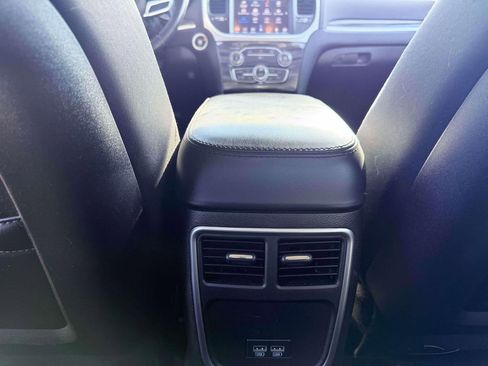 Used 2019 Chrysler 300 Touring w/ Driver Convenience Group RWD image 10