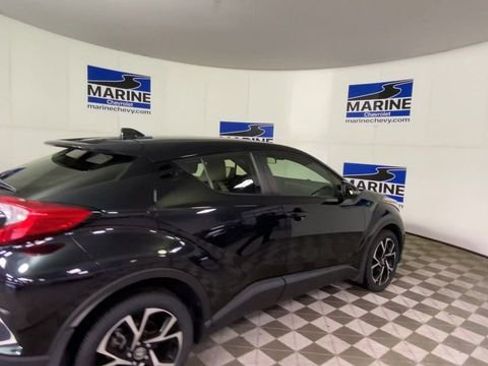 Used 2021 Toyota C-HR XLE image 2