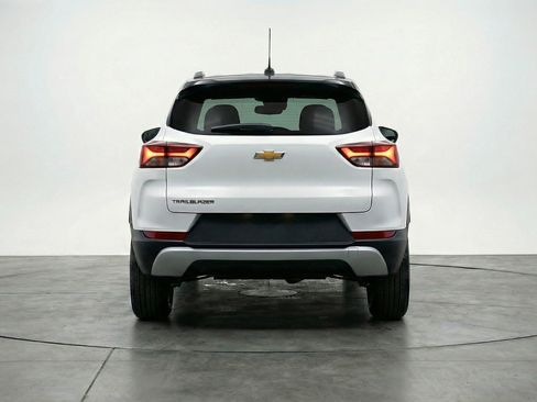 Used 2025 Chevrolet TrailBlazer LT w/ Driver Confidence Package image 7