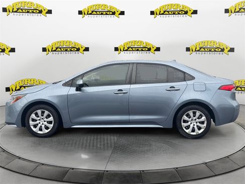 Used 2021 Toyota Corolla LE image 2