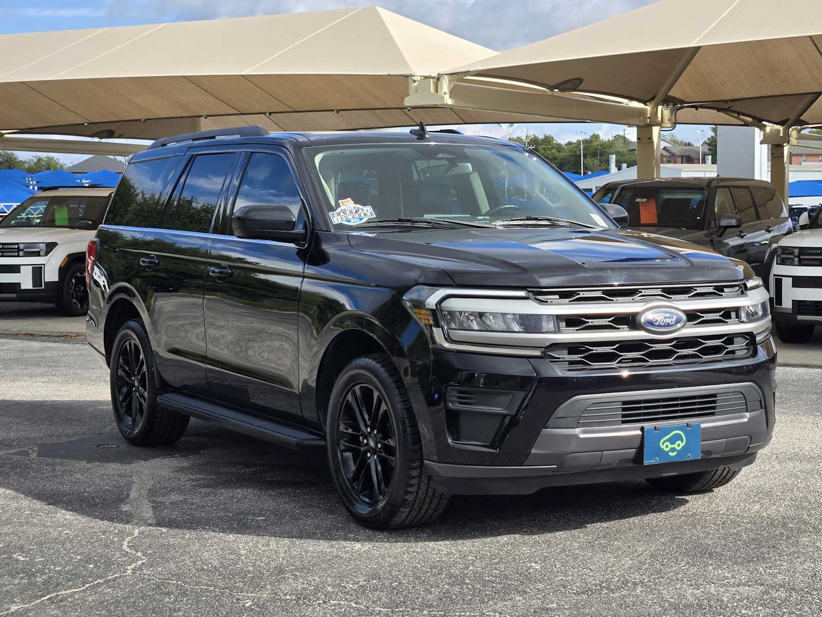 Used 2024 Ford Expedition XLT RWD image 3