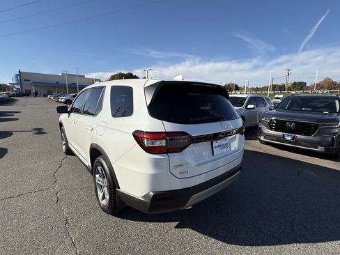 New 2025 Honda Pilot EX-L image 8