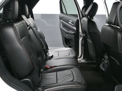 Used 2018 Ford Explorer Sport image 12