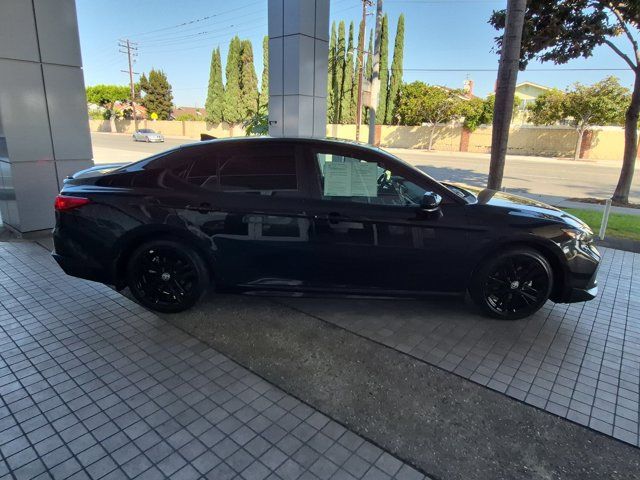 Used 2025 Toyota Camry SE FWD image 4