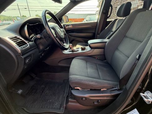 Used 2018 Jeep Grand Cherokee Laredo AWD/4WD image 22