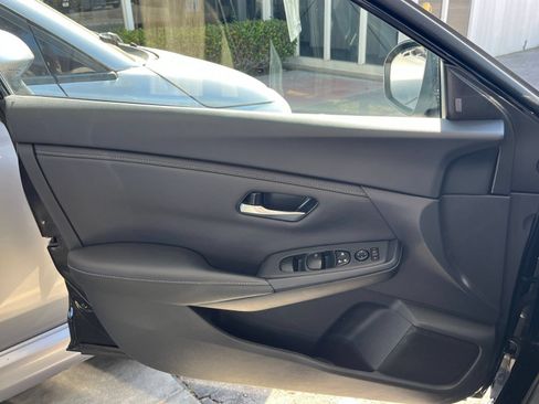 Used 2025 Nissan Sentra SV FWD image 18