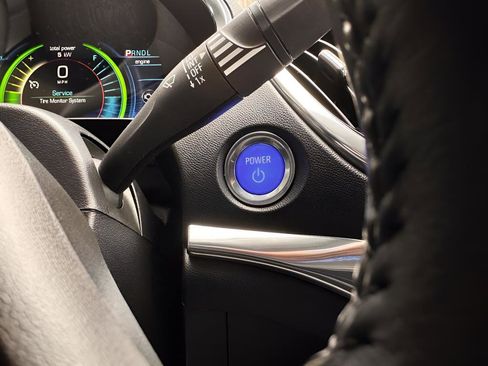 Used 2017 Chevrolet Volt Premier w/ Driver Confidence II Package image 16