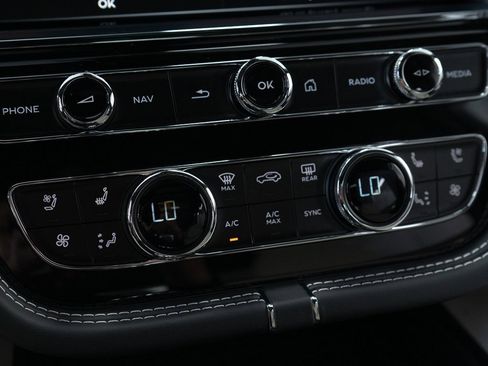 New 2025 Bentley Bentayga V8 image 37