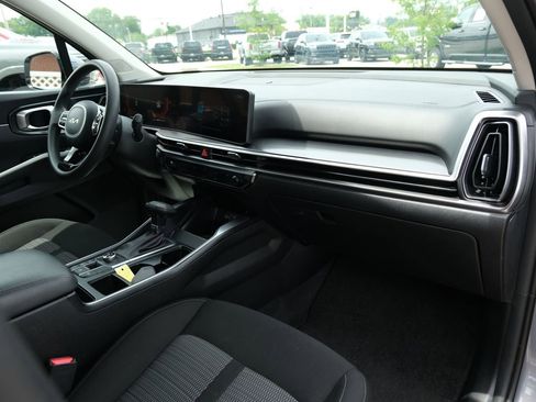 Used 2025 Kia Sorento LX FWD image 31