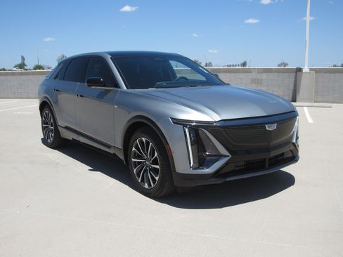 Used 2024 Cadillac Lyriq Sport RWD image 2