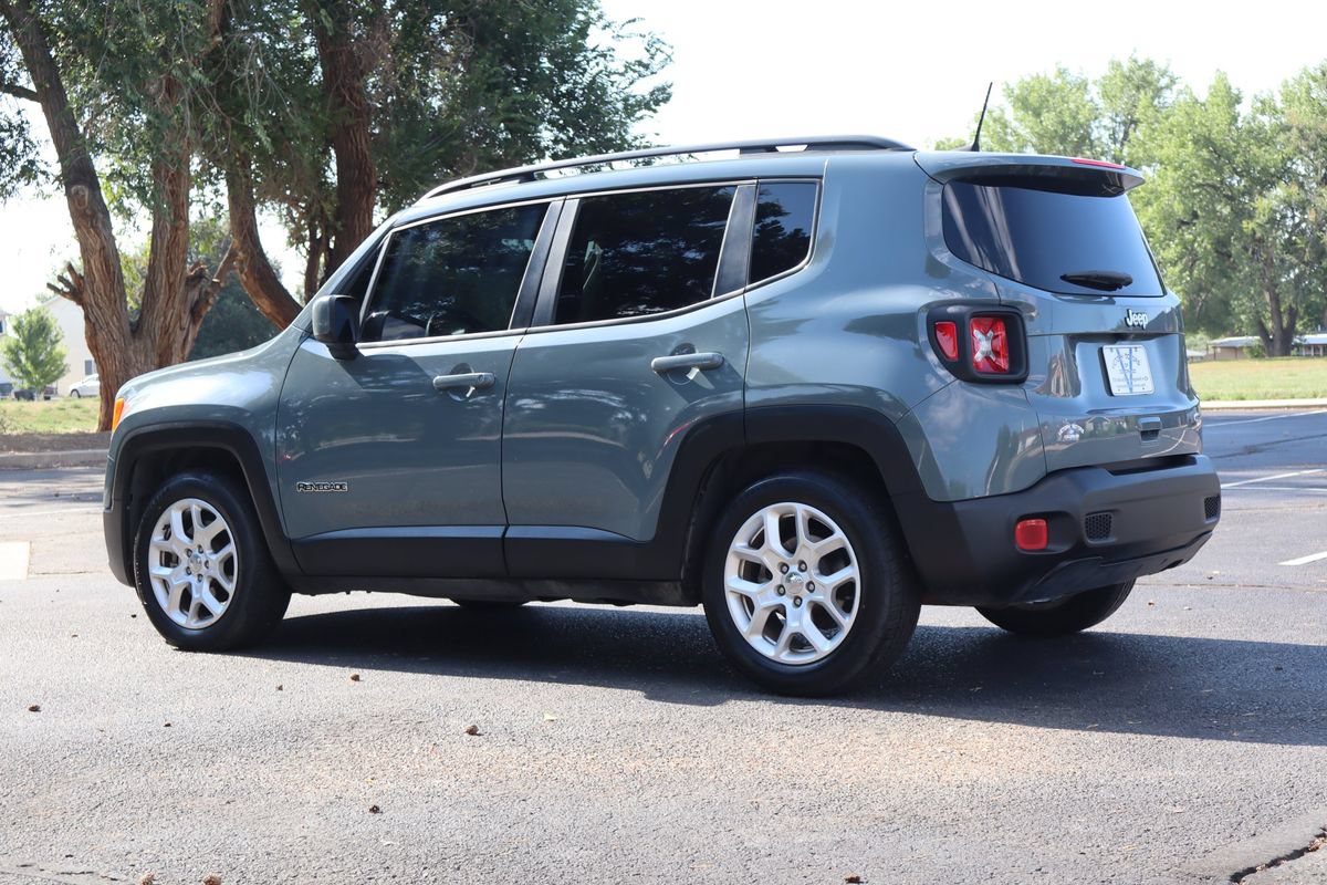 Used 2018 Jeep Renegade Latitude FWD image 7