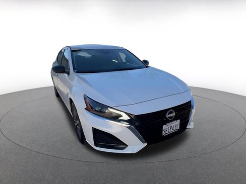 Used 2025 Nissan Altima 2.5 SV image 3