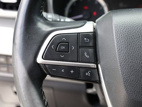 Used 2023 Toyota Highlander LE FWD image 32