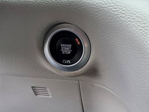 Used 2020 Chrysler Pacifica Limited FWD image 14