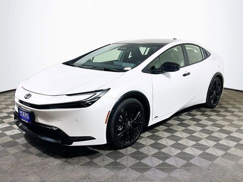 Used 2025 Toyota Prius AWD image 4
