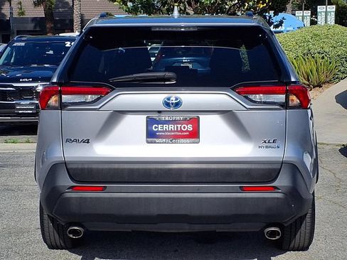 Used 2022 Toyota RAV4 XLE w/ Convenience Package AWD/4WD image 4