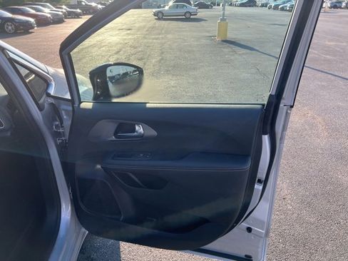 New 2026 Chrysler Pacifica Select image 28