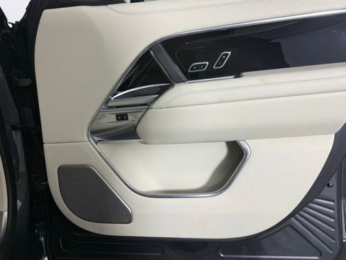 Certified 2025 Land Rover Range Rover Long Wheelbase Autobiography image 32