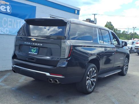Used 2025 Chevrolet Suburban High Country AWD/4WD image 6