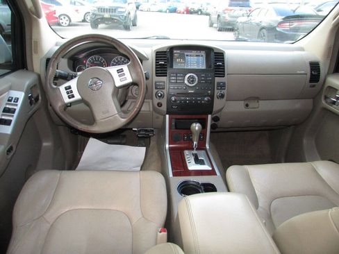 Used 2010 Nissan Pathfinder LE image 59