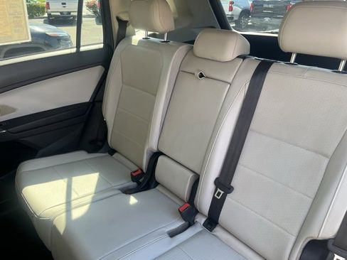 Used 2018 Volkswagen Tiguan SEL image 32