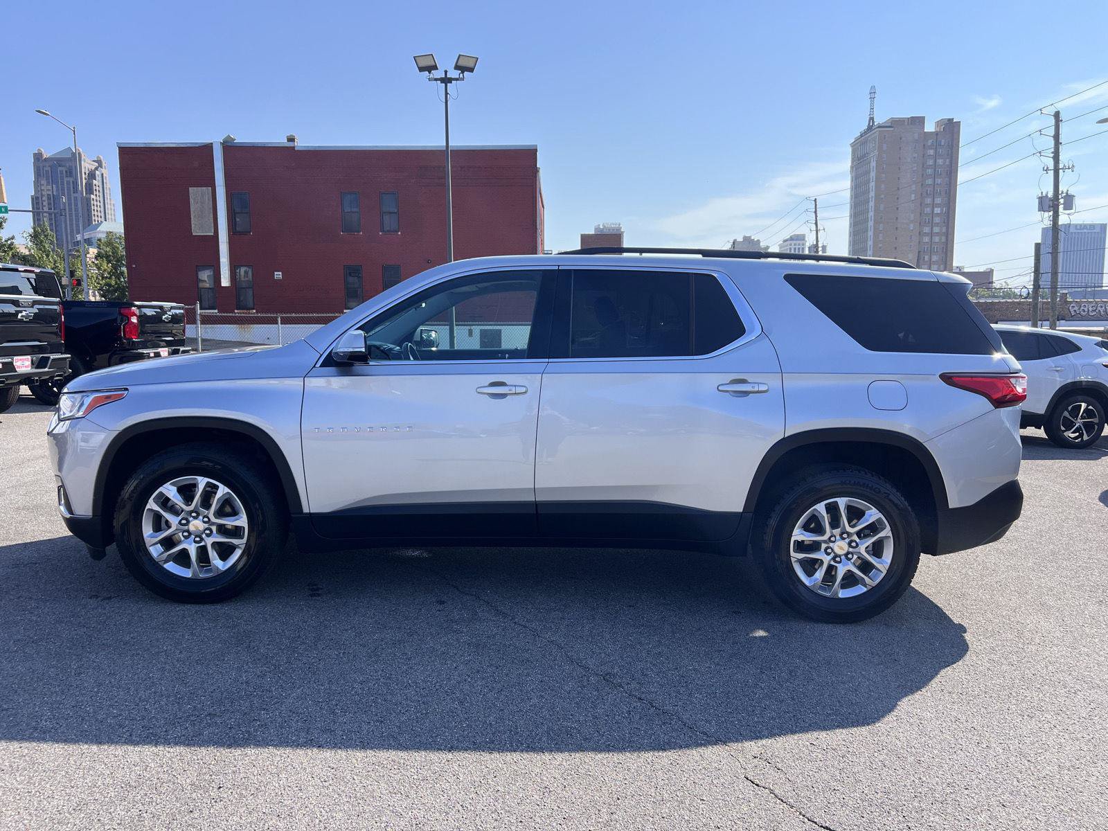 Used 2020 Chevrolet Traverse LT FWD image 31