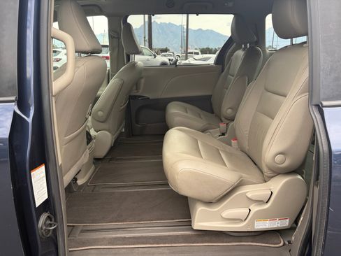 Used 2019 Toyota Sienna XLE AWD/4WD image 25