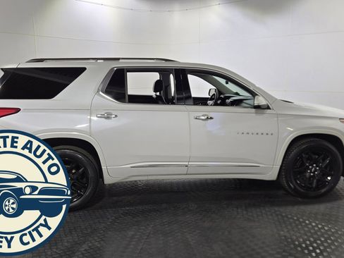 Used 2021 Chevrolet Traverse Premier image 8