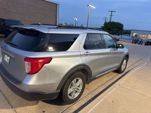 Used 2023 Ford Explorer XLT image 4