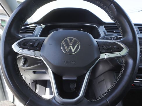 Used 2022 Volkswagen Tiguan SE w/ Panoramic Sunroof Package AWD/4WD image 17