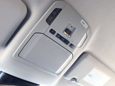 Used 2024 Toyota Highlander LE image 26