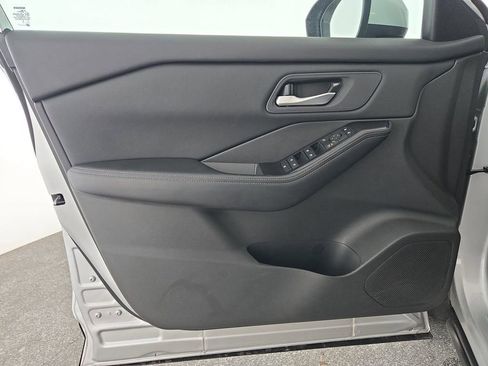 Used 2025 Nissan Rogue SV FWD image 27