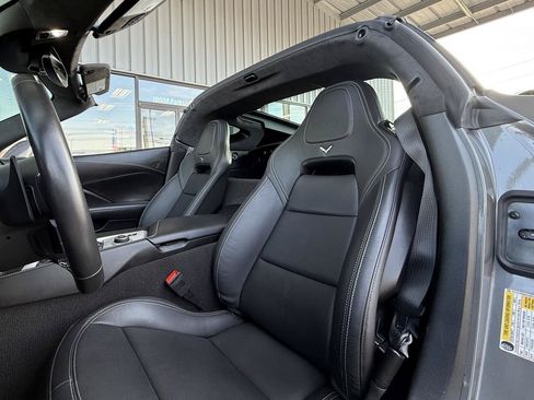 Used 2016 Chevrolet Corvette Z06 Coupe w/ 3LZ w/ 3LZ Preferred Equipment Group RWD image 17