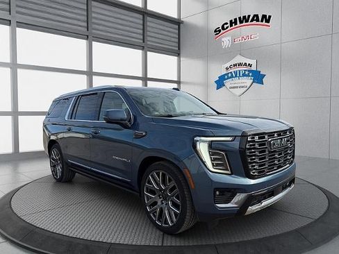 Used 2025 GMC Yukon XL Denali Ultimate w/ LPO, Floor Liner Package AWD/4WD image 2