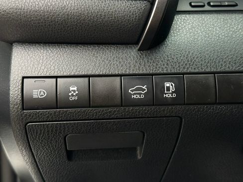 Used 2019 Toyota Camry SE w/ Carpet Mat Package FWD image 27