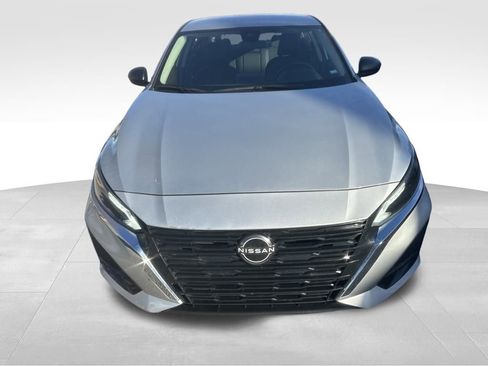 Used 2024 Nissan Altima 2.5 SV image 3