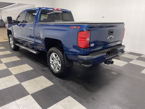 Used 2018 Chevrolet Silverado 2500 High Country w/ Duramax Plus Package image 2