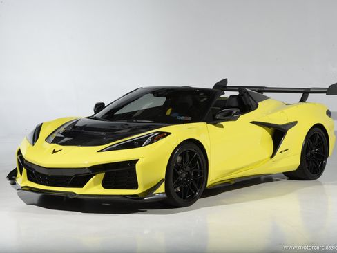 Used 2024 Chevrolet Corvette Z06 RWD image 3