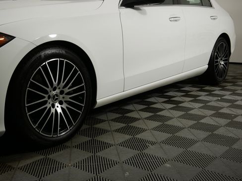 Used 2023 Mercedes-Benz C 300 4MATIC Sedan image 2