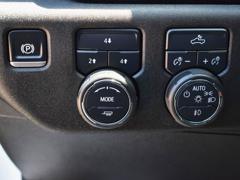 Used 2025 Chevrolet Silverado 2500 LT AWD/4WD image 13