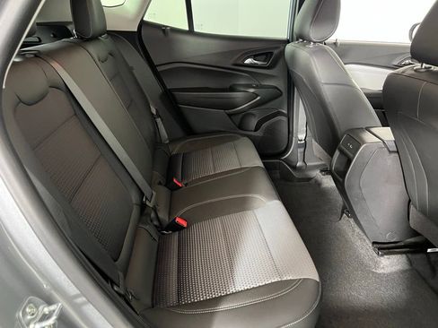 Used 2025 Chevrolet Trax LT w/ LT Convenience Package image 29