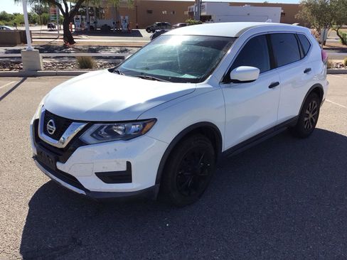 Used 2017 Nissan Rogue S FWD image 1