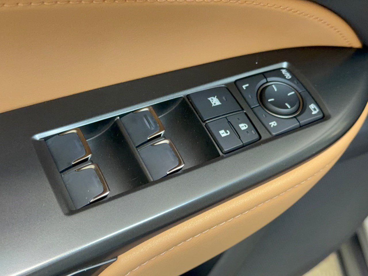 Used 2024 Lexus NX 250 FWD w/ Towing Package (2000 Lbs) image 15