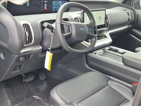 New 2026 Ford Expedition Platinum w/ Driver's Package AWD/4WD image 3