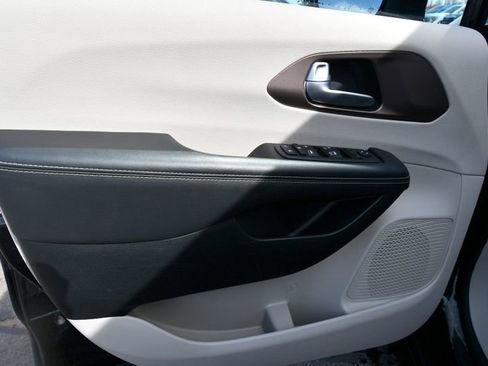 Used 2024 Chrysler Voyager LX FWD image 13