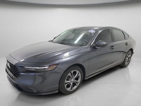 Used 2023 Honda Accord EX image 3