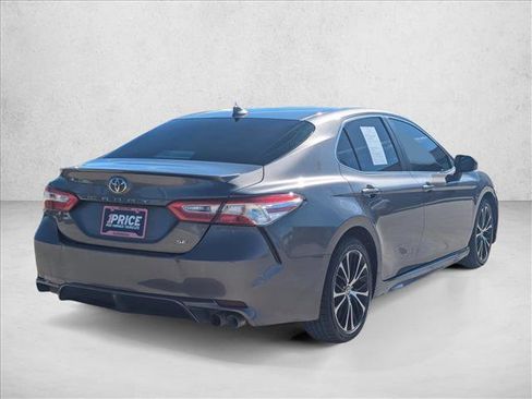 Used 2020 Toyota Camry SE image 5