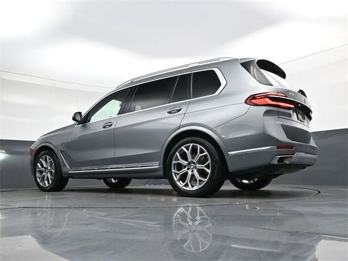 Used 2024 BMW X7 xDrive40i image 27