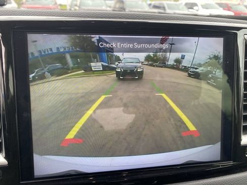 Used 2024 Chrysler Pacifica Touring-L image 17