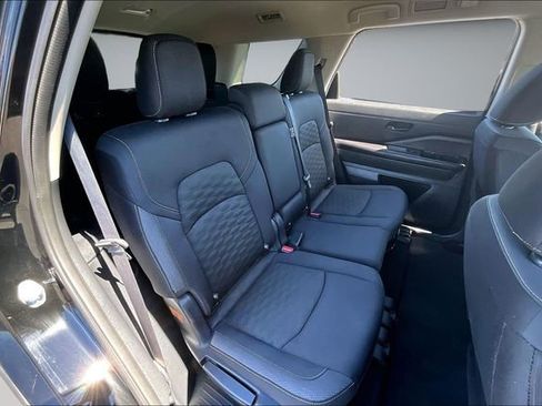 Certified 2024 Nissan Pathfinder SV image 25